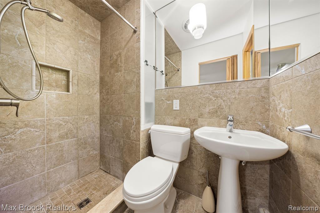 6041 EASTMOOR Road, Bloomfield Hills, MI 48301 — Photo 25