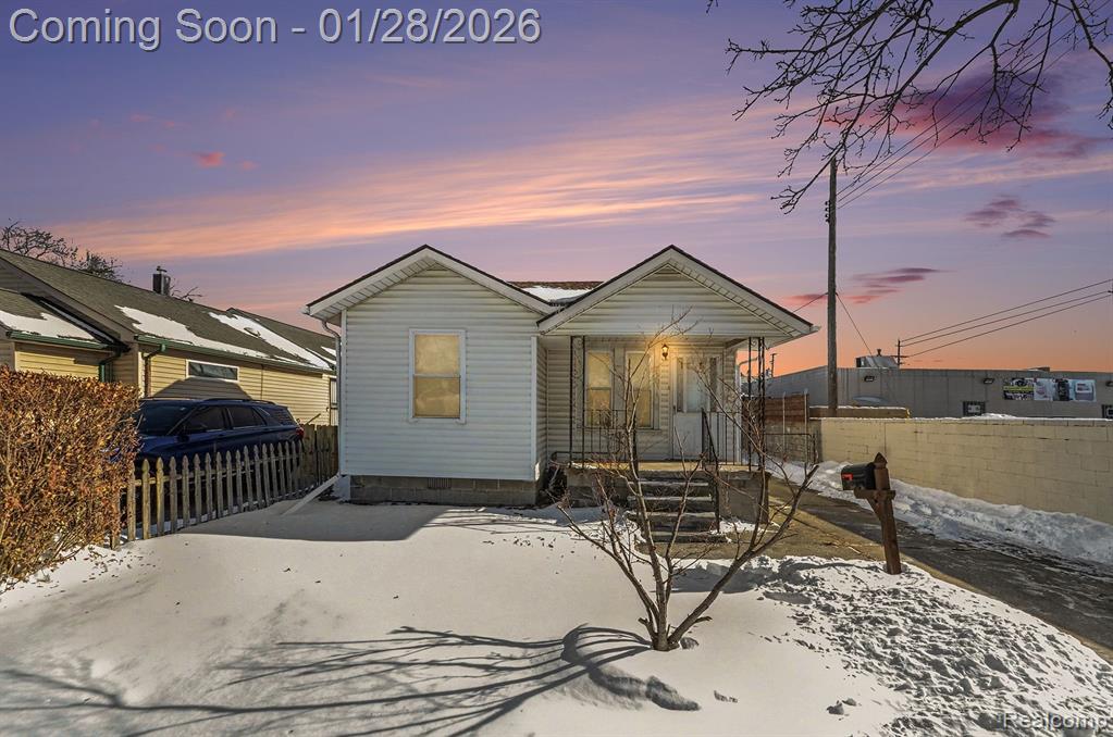 25034 Comfort, Center Line, MI 48015 — Photo 2