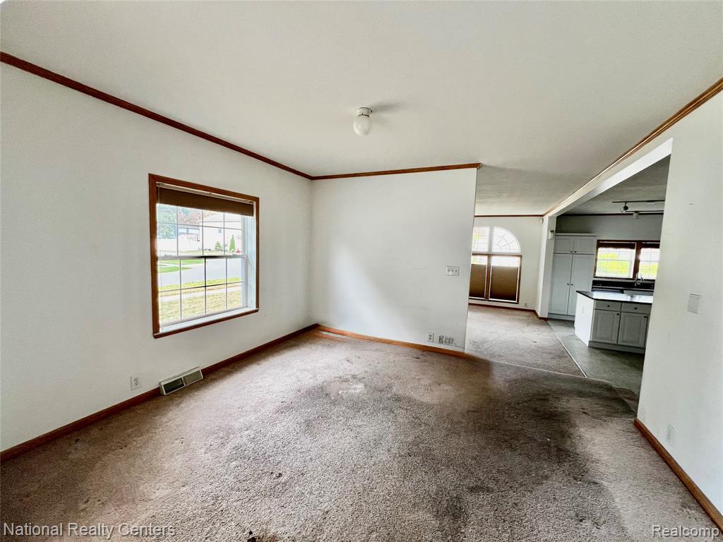 8015 Syracuse Street, Taylor, MI 48180 — Photo 8