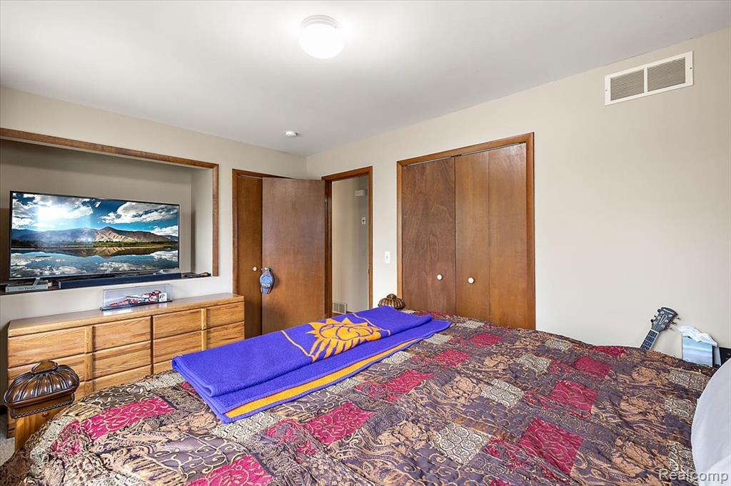 490 Glenn Court, Lake Orion, MI 48362 — Photo 24
