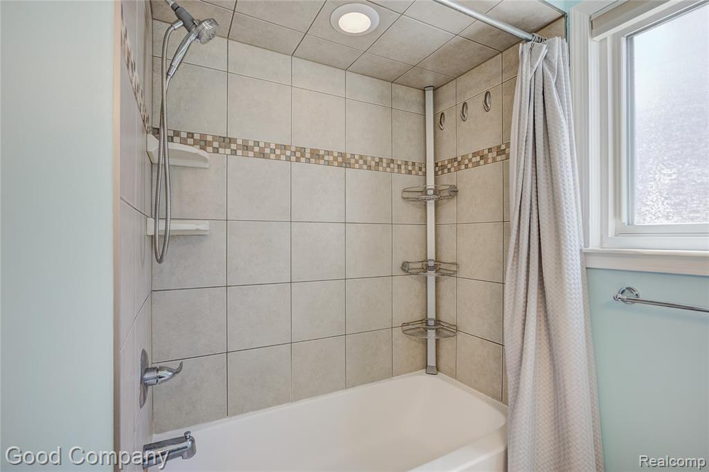 4248 Rosewold Avenue, Royal Oak, MI 48073 — Photo 18