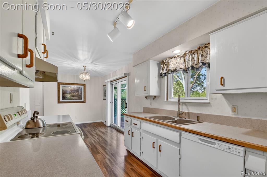 721 Robbinann Drive, Waterford, MI 48328 — Photo 14