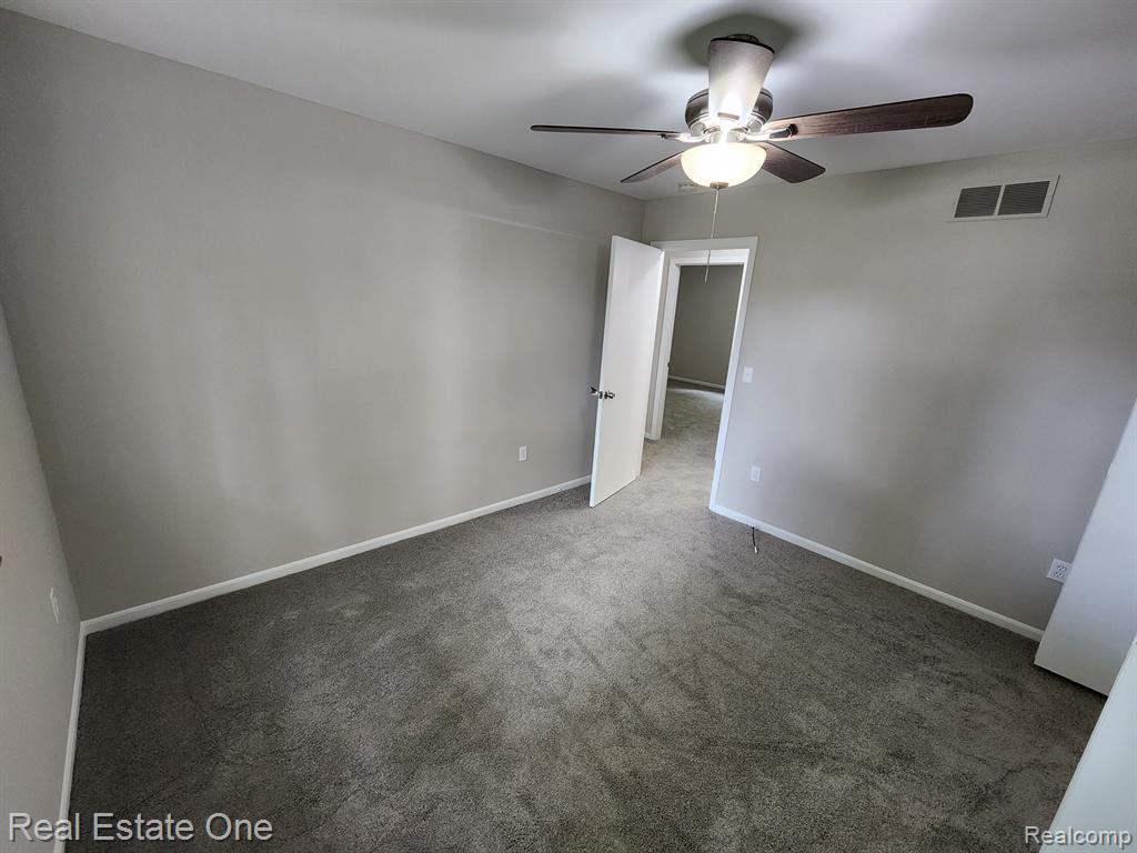 700 W GARDENIA Avenue, Madison Heights, MI 48071 — Photo 20