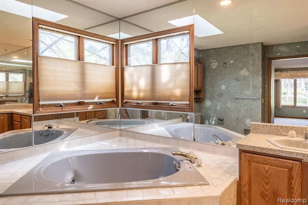 4435 OAK POINTE Drive, Brighton, MI 48116 — Photo 39