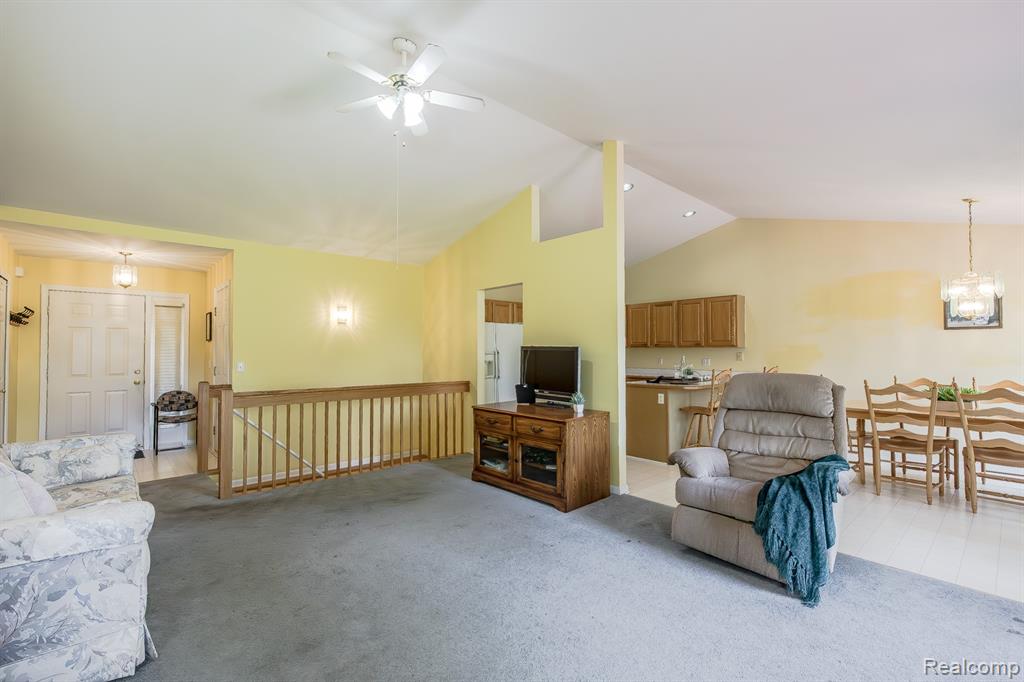 4304 W Pointe Drive, Waterford, MI 48329 — Photo 10