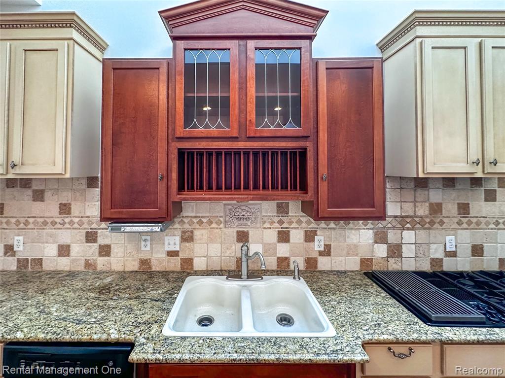 5742 PUTNAM Drive, West Bloomfield, MI 48323 — Photo 23