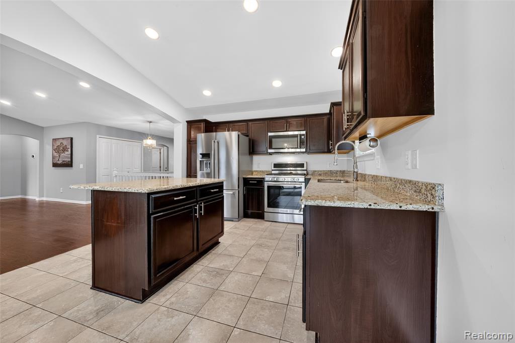 30278 Bradmore Road, Warren, MI 48092 — Photo 13