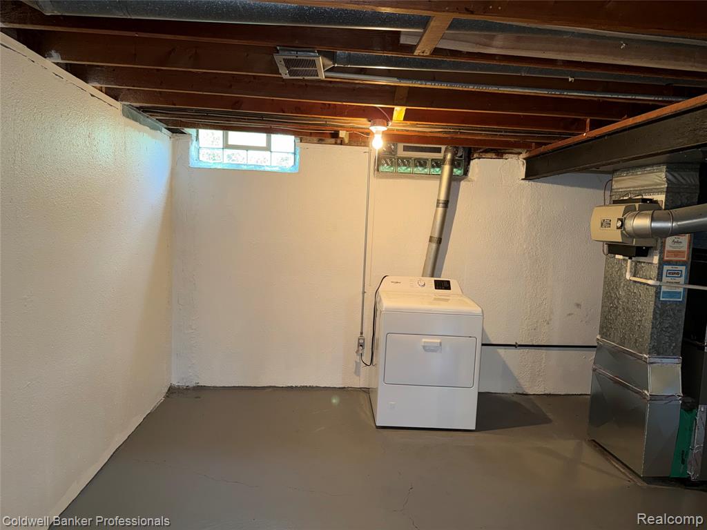 8689 Sterling street, Center Line, MI 48015 — Photo 21