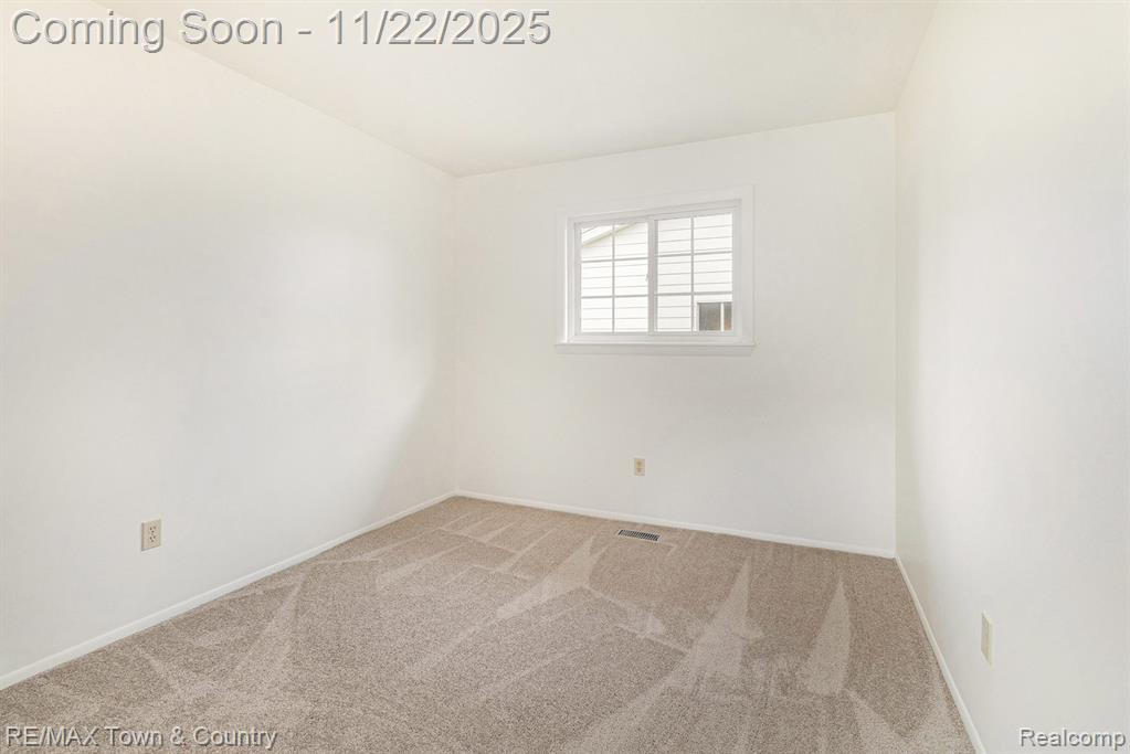 538 Autumn Drive, Flushing, MI 48433 — Photo 21