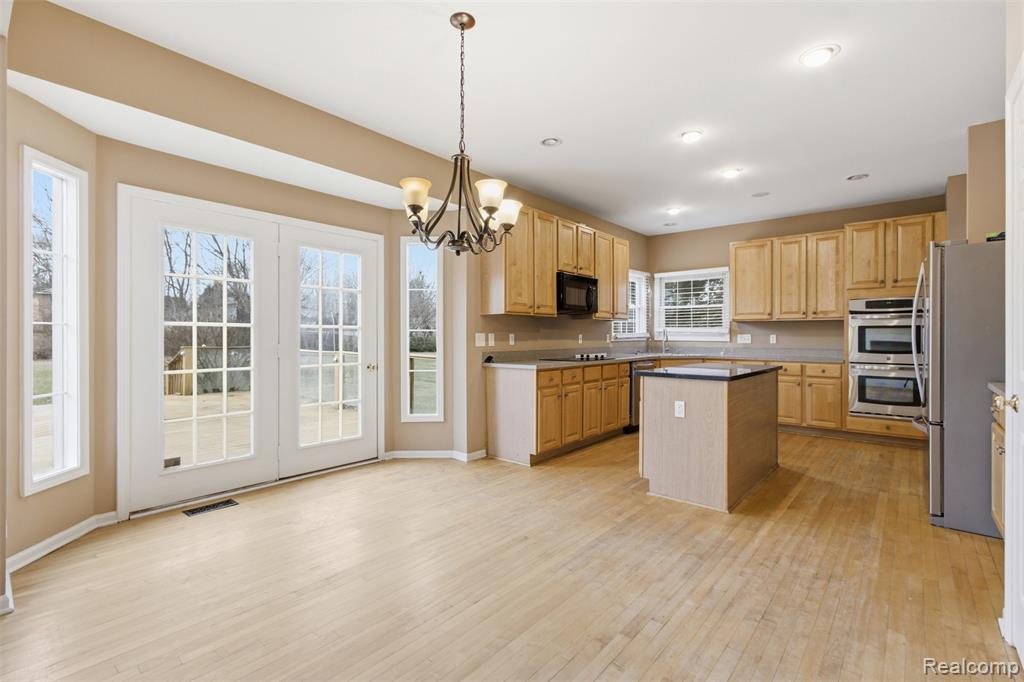 5139 Birkdale Drive, Commerce Twp, MI 48382 — Photo 16