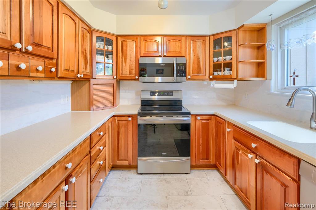 9538 Fenhill Drive, Grand Blanc, MI 48439 — Photo 10