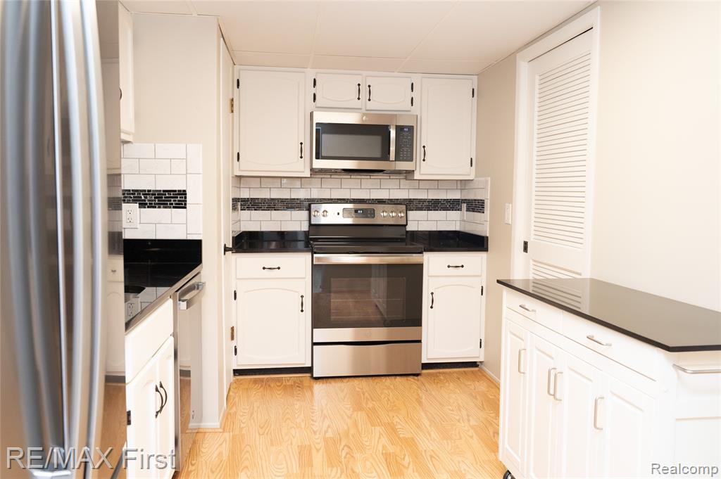 17865 University Park Drive, Livonia, MI 48152 — Photo 39