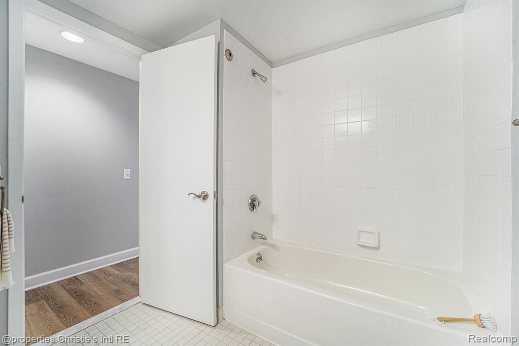 3320 Spinnaker Lane, 13B, Detroit, MI 48207 — Photo 15
