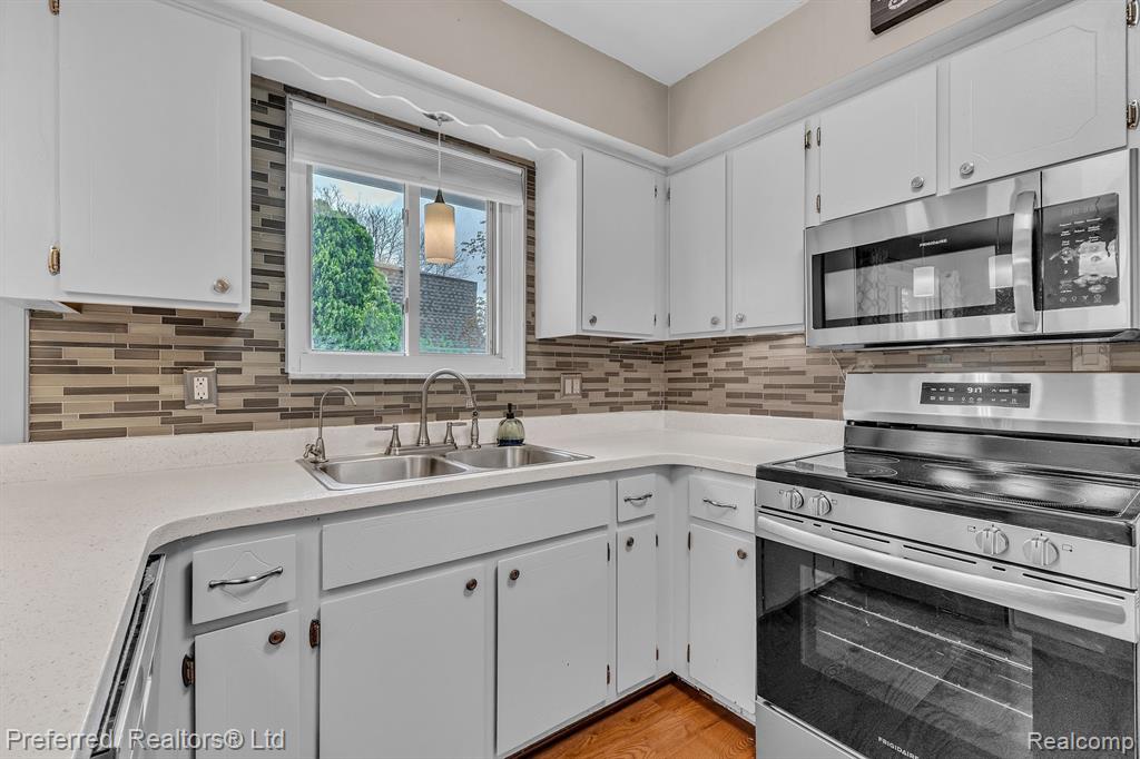 8722 WOODSHIRE Drive, White Lake, MI — Photo 17
