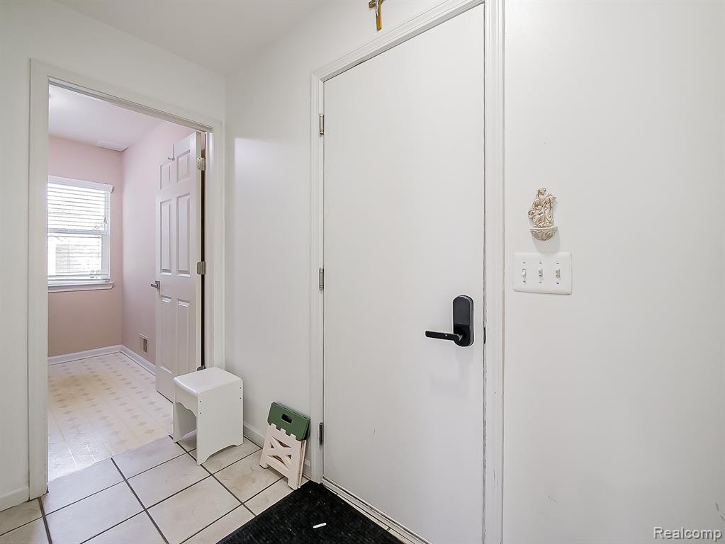 5221 Sandlewood Drive, Commerce Twp, MI 48382 — Photo 27