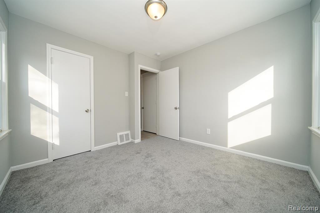 750 E Hayes Avenue, Hazel Park, MI 48030 — Photo 37