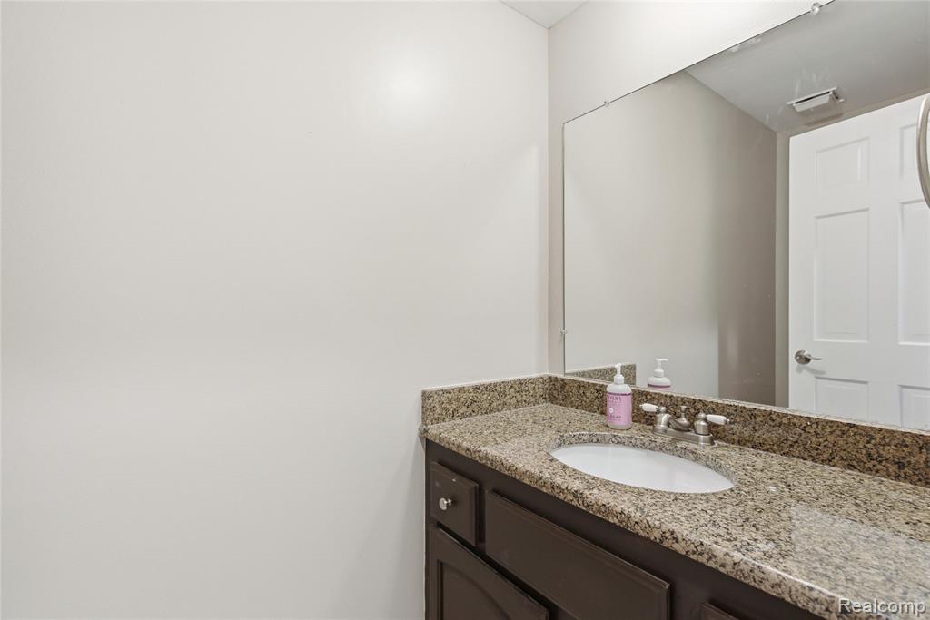46884 Ben Franklin Drive, Utica, MI 48315 — Photo 36