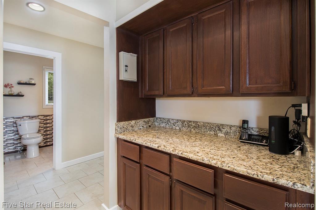 7025 Dandison Boulevard, West Bloomfield, MI 48324 — Photo 23