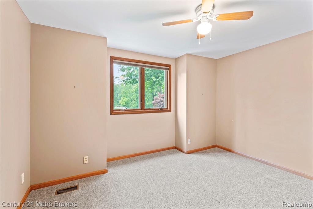 751 River Edge Court, Flushing, MI 48433 — Photo 18