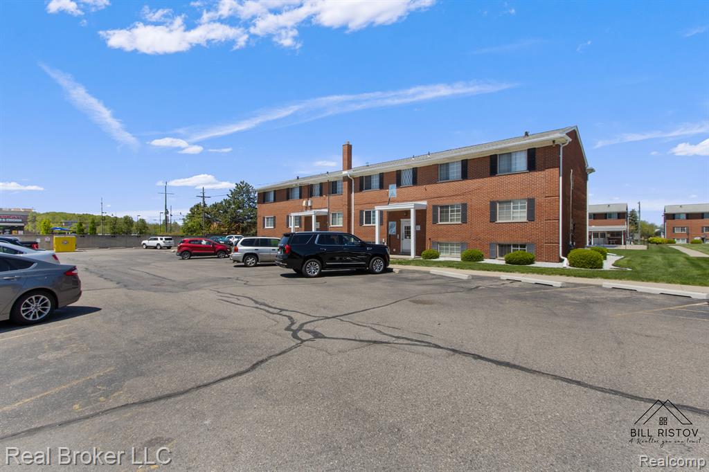 8140 CRESTVIEW Drive, Sterling Heights, MI 48312 — Photo 3
