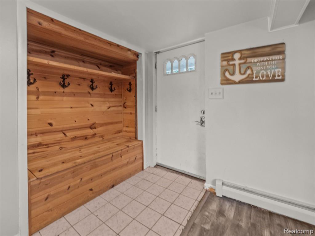 414 S SHOREWOOD Court, Lake Orion, MI 48362 — Photo 6