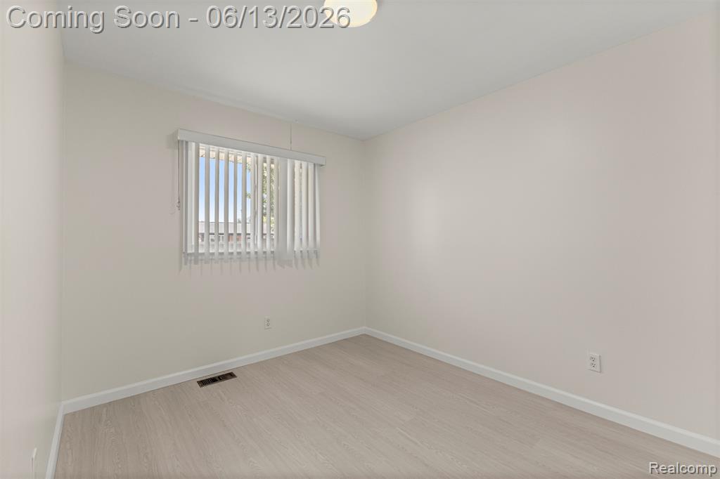 29578 Brown Court, Garden City, MI — Photo 27