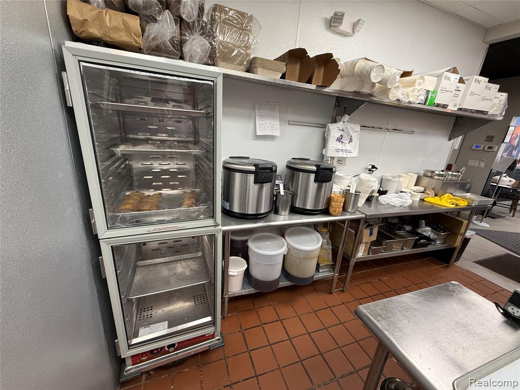 undisclosed Crooks, Rochester Hills, MI 48309 — Photo 6