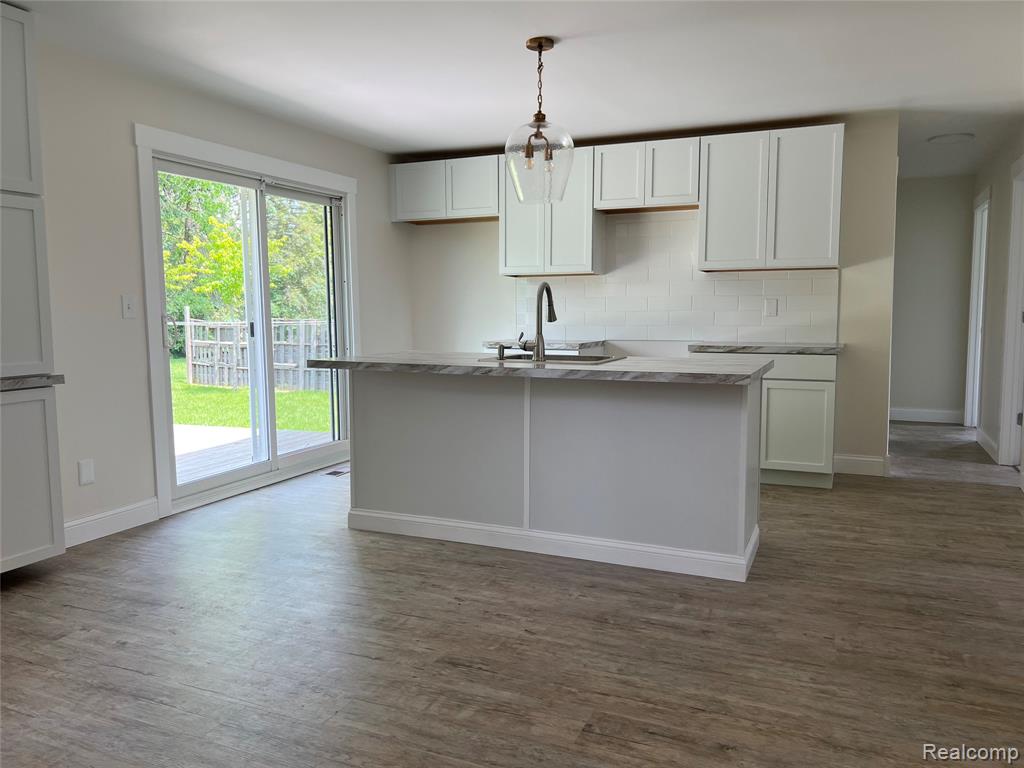 5327 E Carpenter Road, Flint, MI 48506 — Photo 5