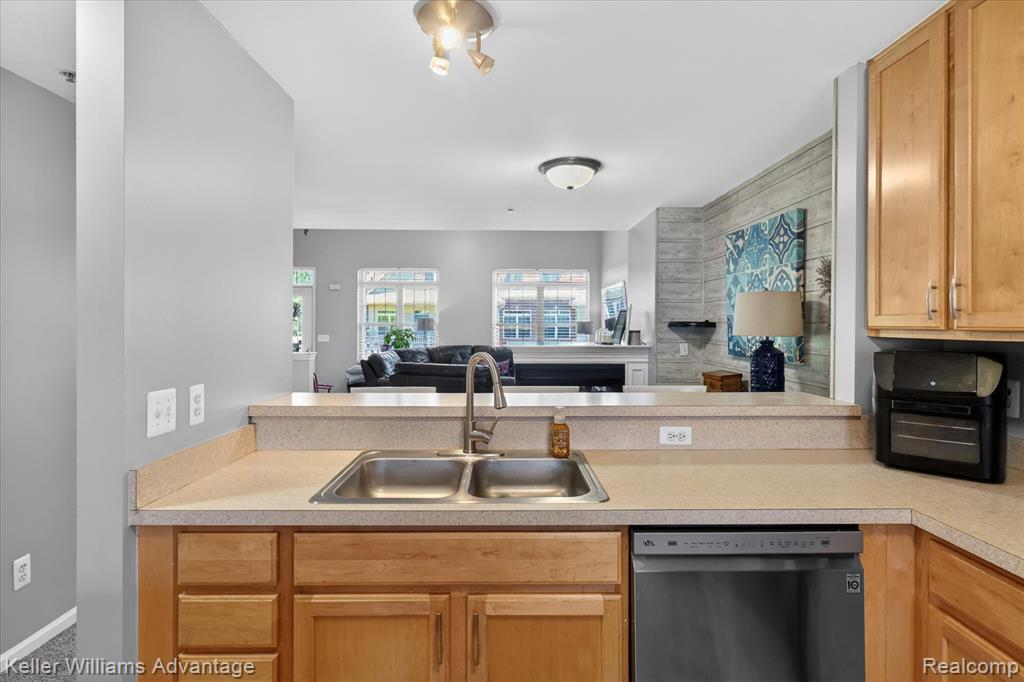 446 Old Pine Way, Walled Lake, MI 48390 — Photo 15