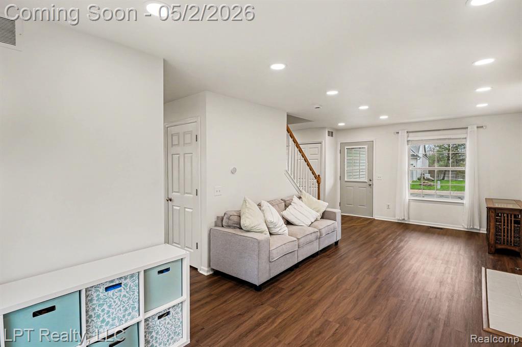 406 Mill Pond Drive, Fenton, MI 48430 — Photo 10