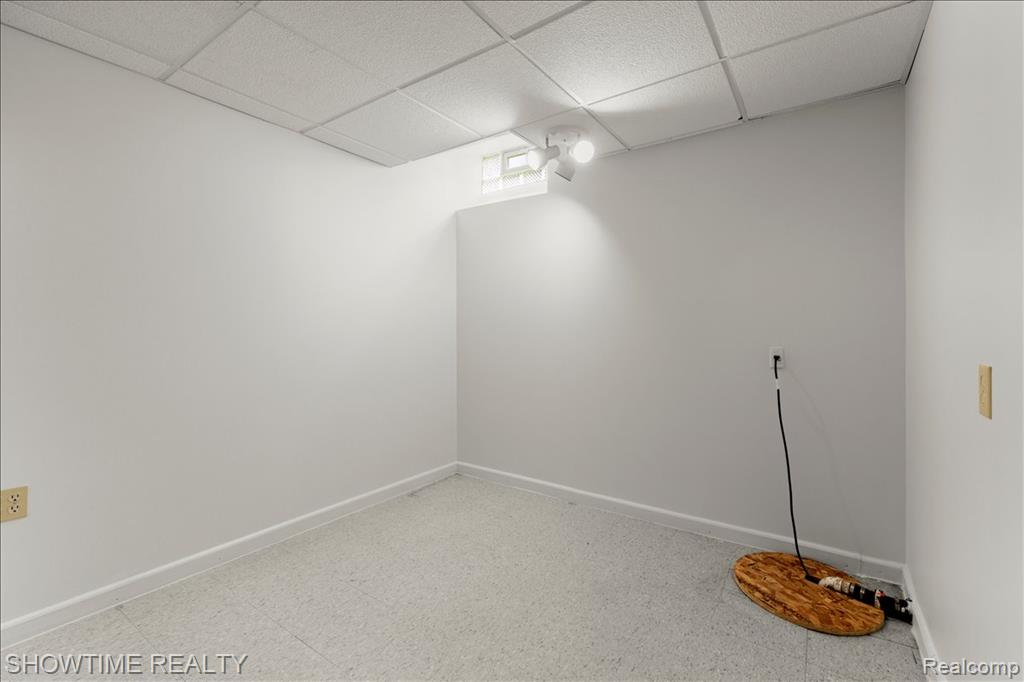 46132 Royal Drive, Chesterfield, MI — Photo 38