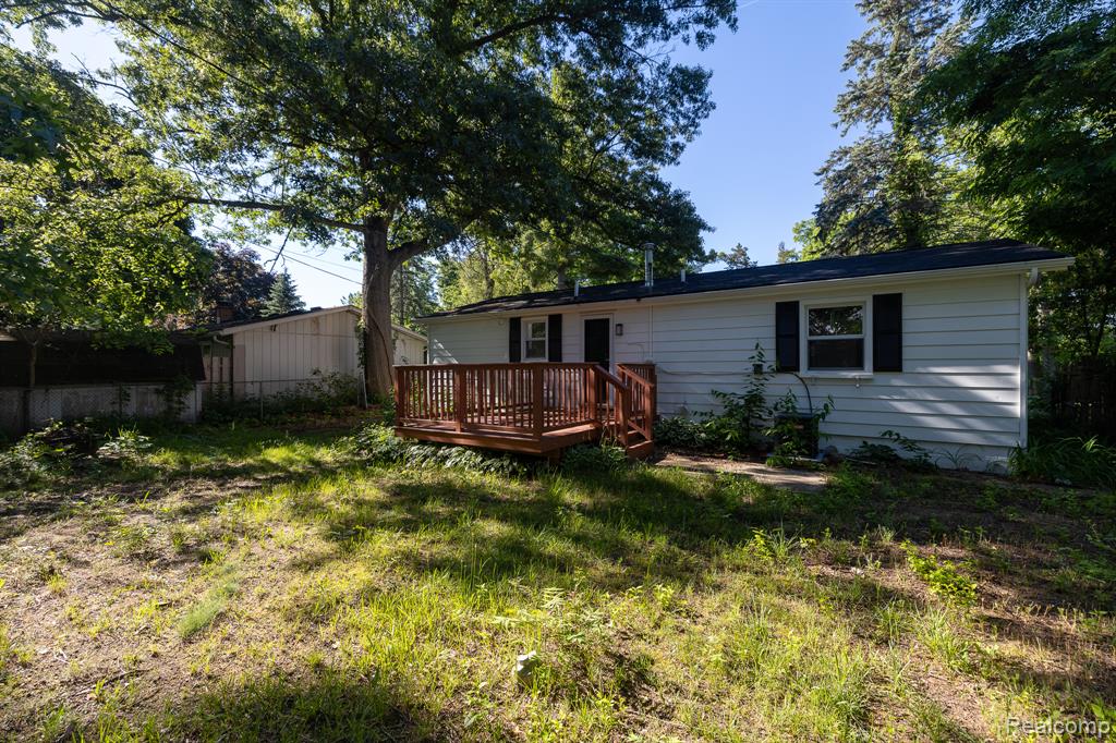 9650 Cooley Lake Road, White Lake, MI — Photo 2