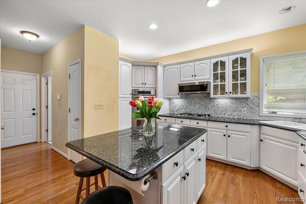 53629 WAYBURN Court, Utica, MI 48315 — Photo 14