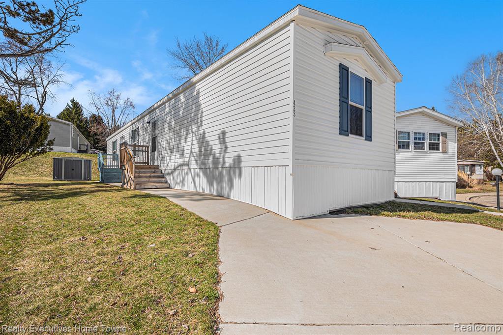 423 Elm Ct, Oakland, MI — Photo 16