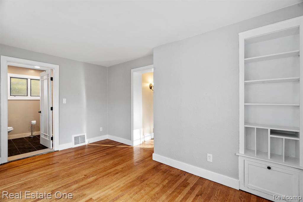 819 S HIGHLAND Street, Dearborn, MI 48124 — Photo 16