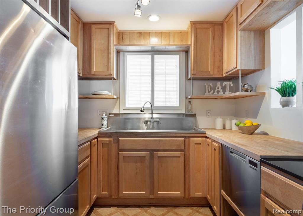 108 EVERGREEN Trail, Lake Orion, MI 48362 — Photo 10