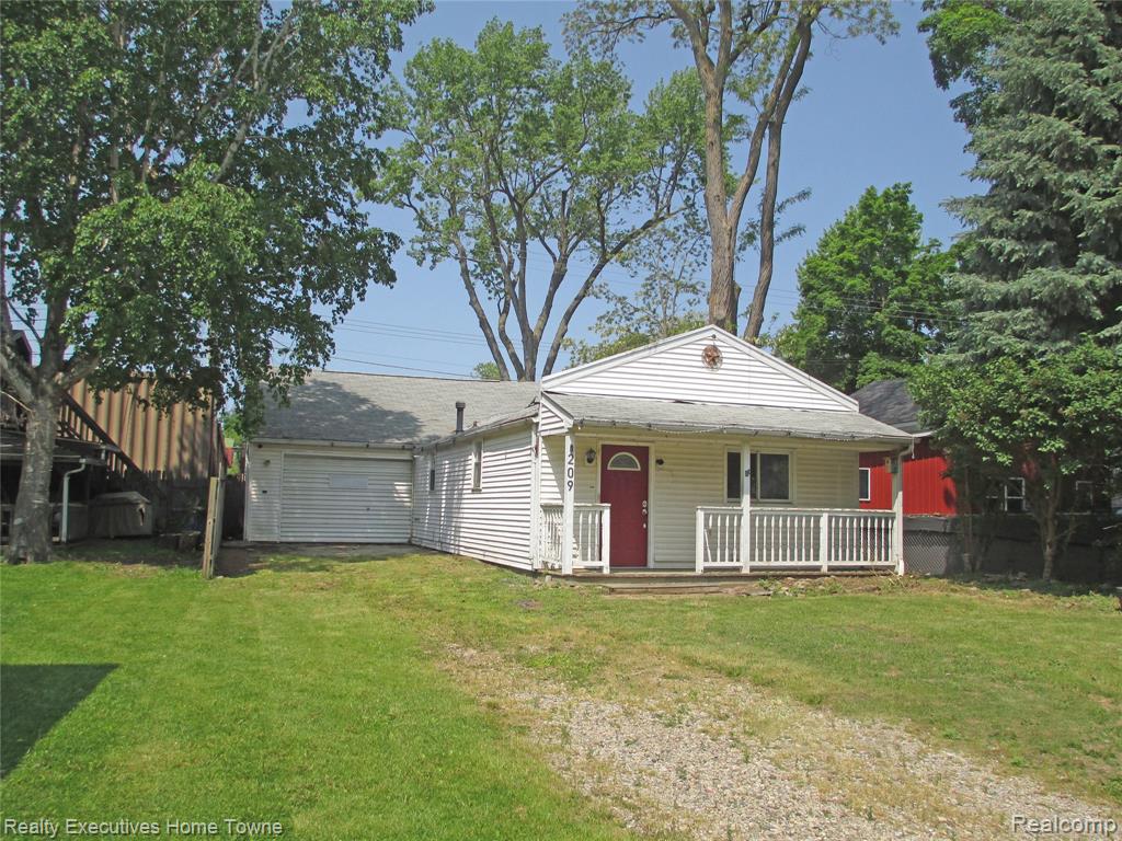 209 Bristol Street N, Almont, MI 48003 — Photo 2