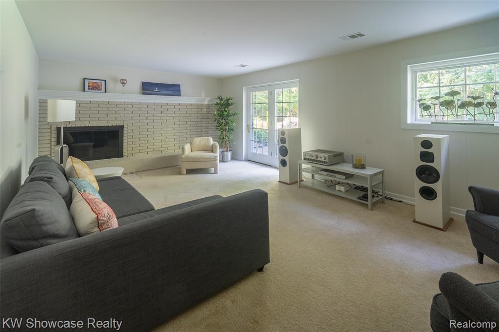 7000 Pebblecreek Road, West Bloomfield, MI — Photo 17