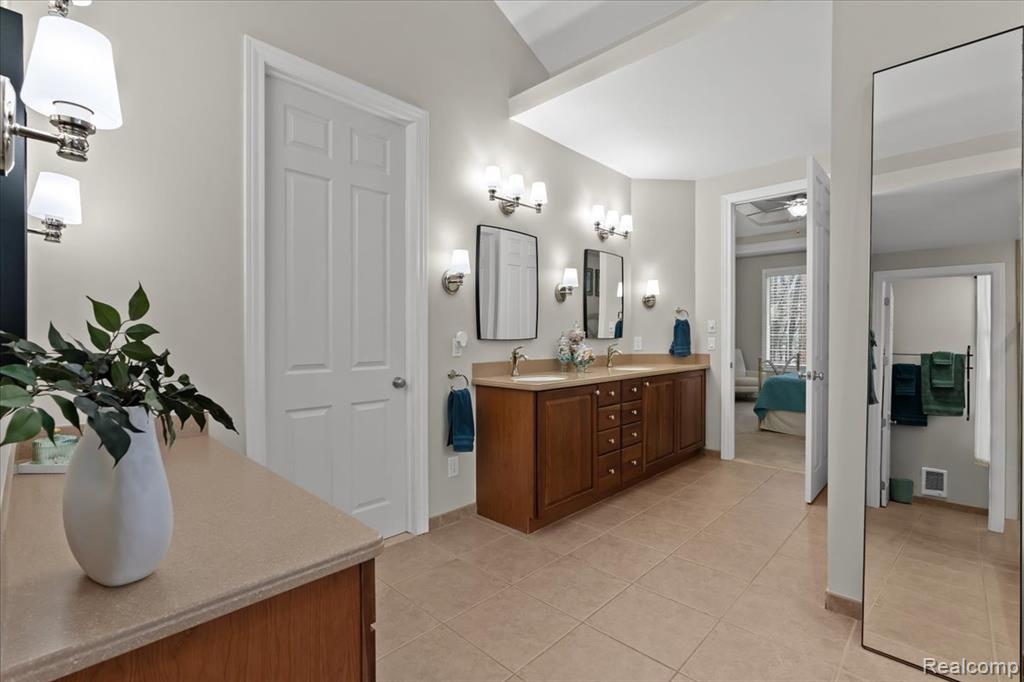 5828 Wyndam Lane, Brighton, MI 48116 — Photo 20