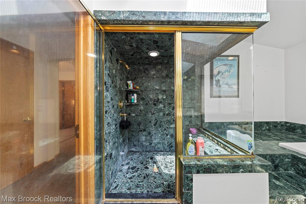 6067 Charles Drive, West Bloomfield, MI — Photo 47