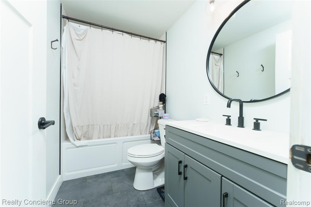 104 W John Street, Durand, MI 48429 — Photo 12