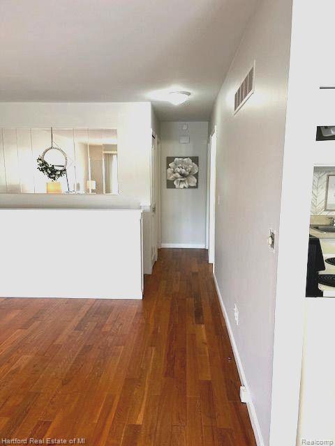 50072 Helfer Boulevard, 50072, Wixom, MI 48393 — Photo 6