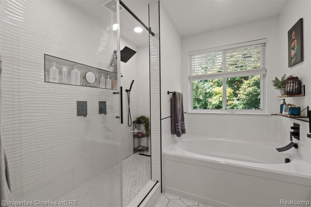 27087 Victoria Road, Novi, MI — Photo 22