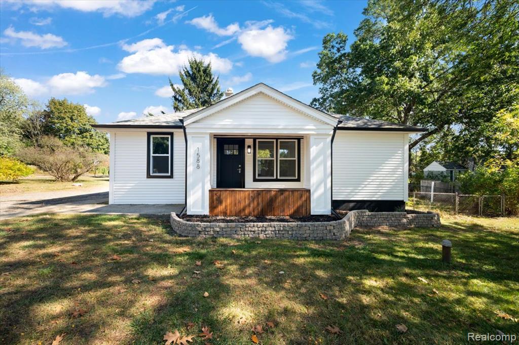 1588 Ladd Road, Wolverine Lake, MI 48390 — Photo 4