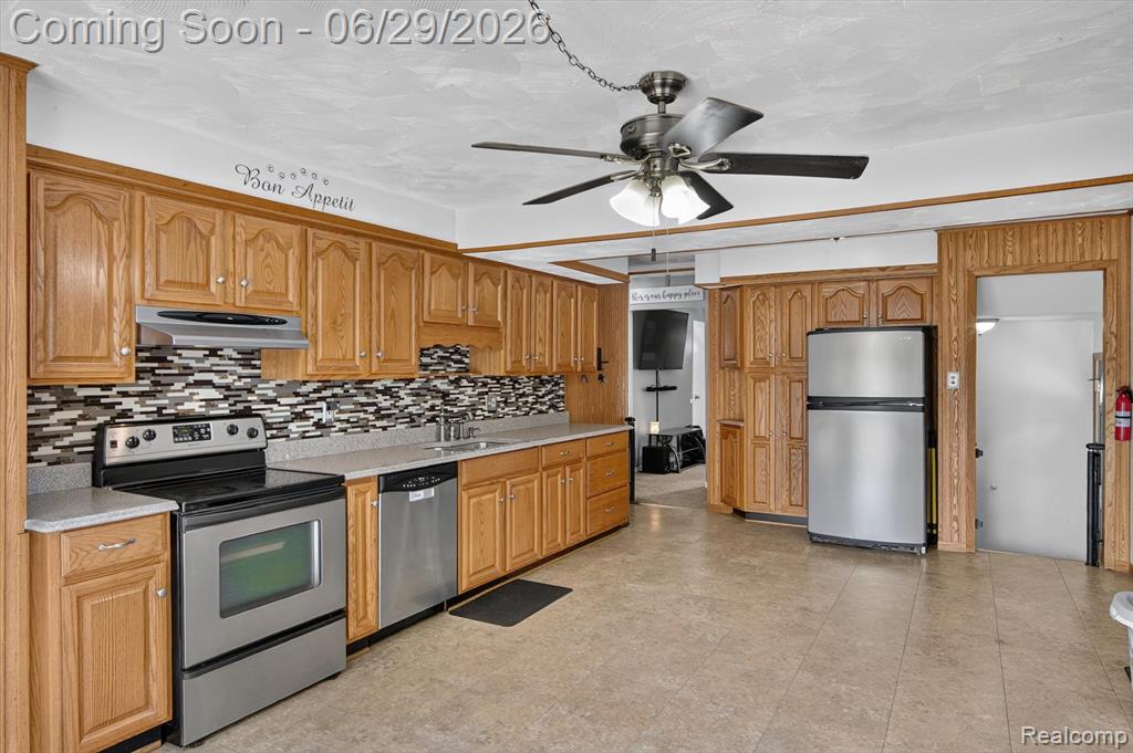 672 8th Street, Wyandotte, MI 48192 — Photo 12