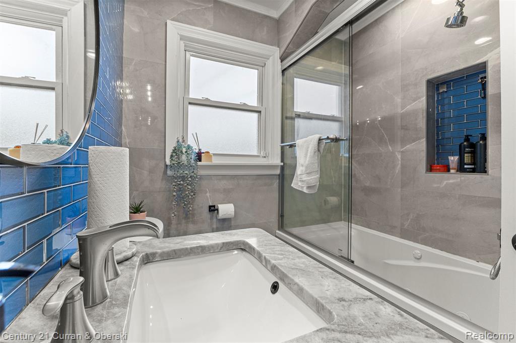 8483 Riverdale Street, Dearborn Heights, MI 48127 — Photo 17