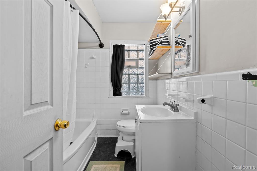 15460 Fielding Street, Detroit, MI 48223 — Photo 9