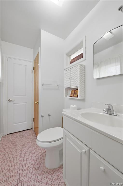 7439 Carrousel Boulevard, Westland, MI — Photo 21