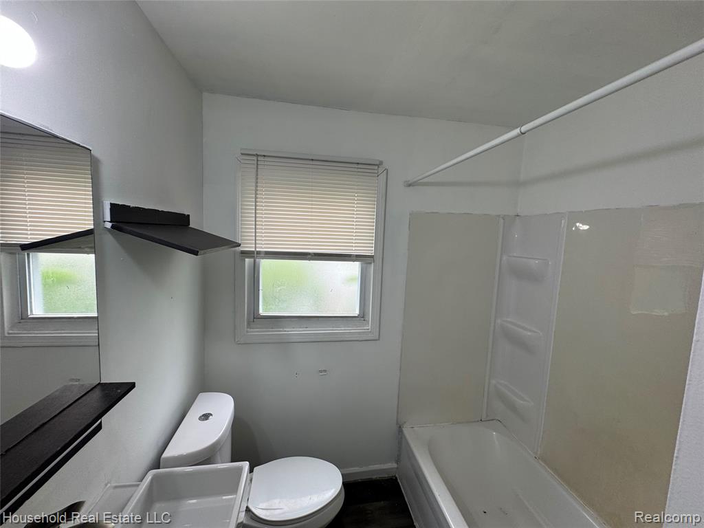 8211 Artesian Street, Detroit, MI 48228 — Photo 9