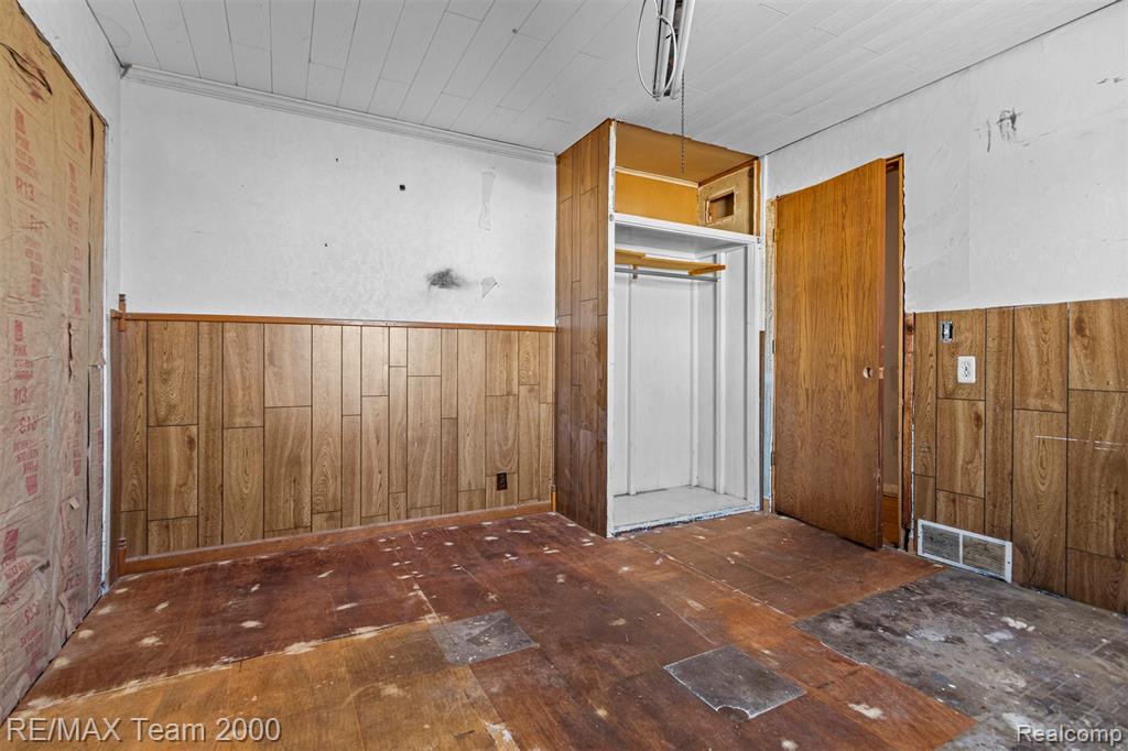 9267 Glenis Street, Taylor, MI 48180 — Photo 17